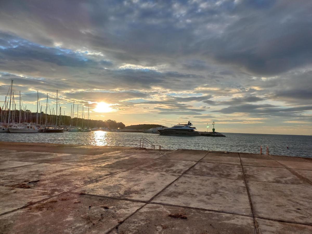 Alba Sanja I Teran Apartamento Funtana Exterior foto